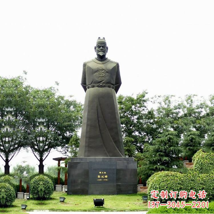 云南“洪武之治”明太祖石雕塑像