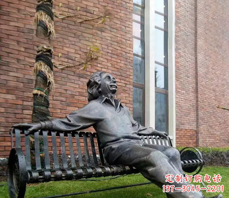 云南爱因斯坦公园人物铜雕