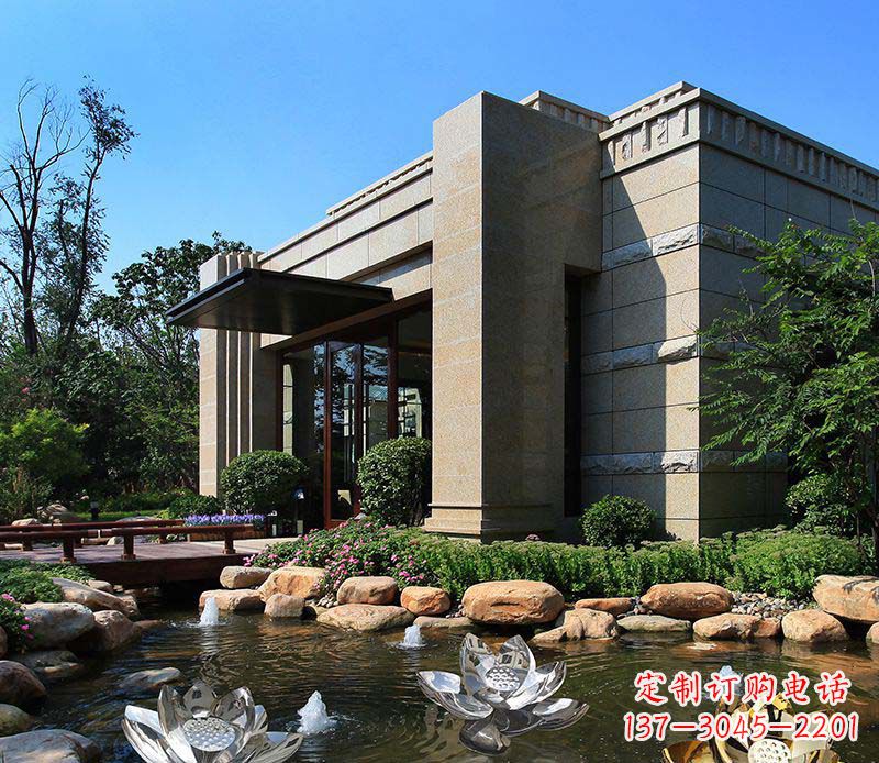 云南别墅不锈钢镜面莲花雕塑