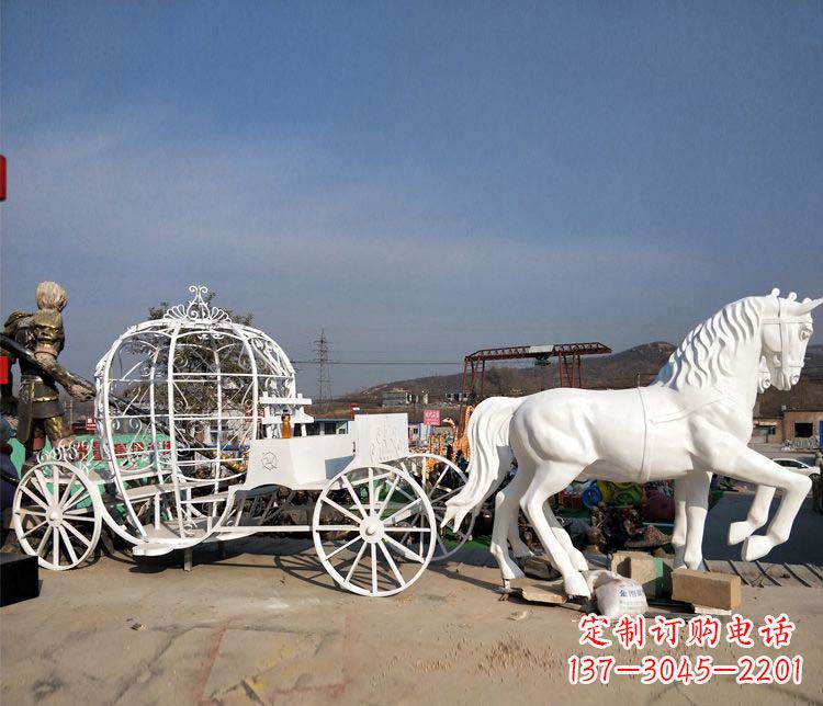 云南玻璃钢城市马车雕塑