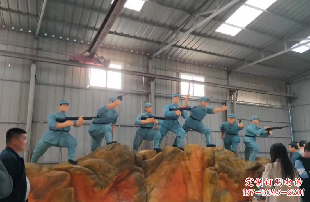 云南玻璃钢仿真抗战英雄人物雕塑广场景观雕塑