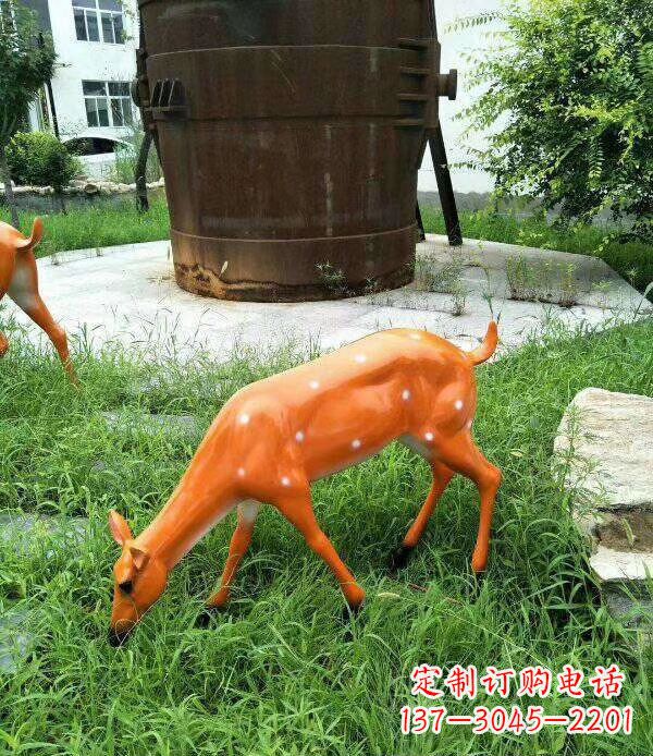 云南梅花鹿雕塑精美的艺术品