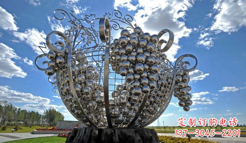 云南不锈钢葡萄雕塑——城市的艺术之美