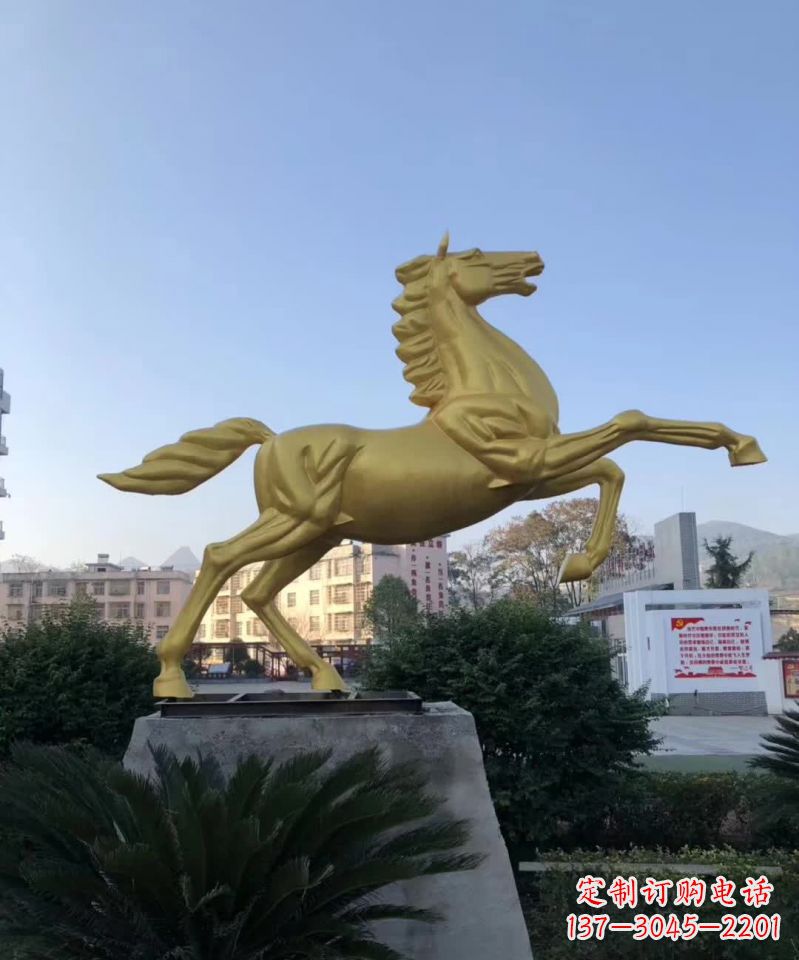 云南不锈钢城市广场的马雕塑——一个给城市带来新鲜感的艺术作品