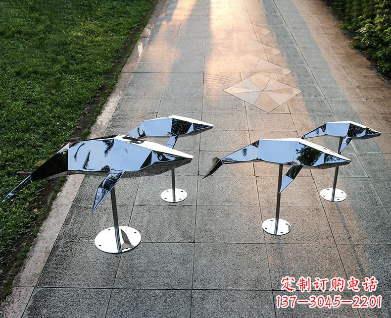 云南海豚雕塑不锈钢的艺术精灵