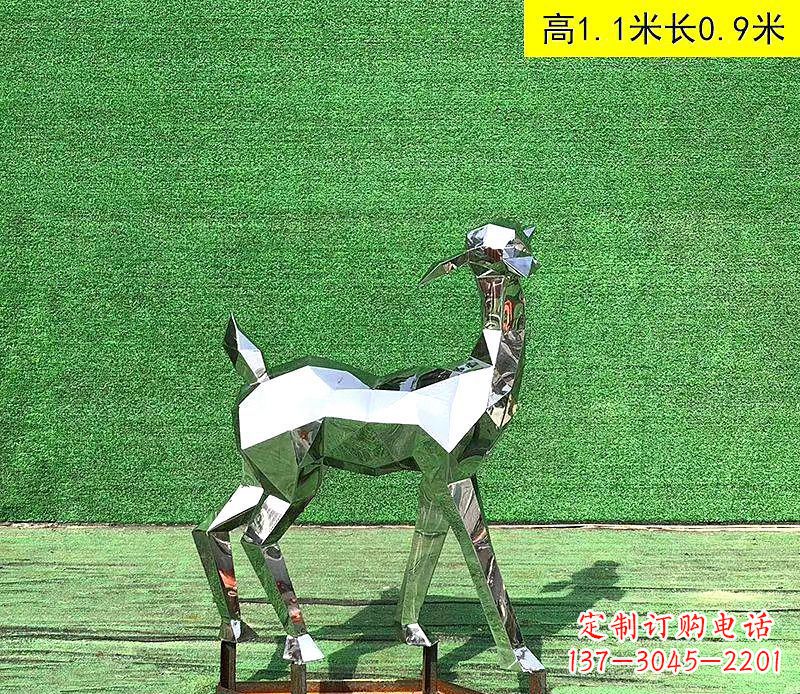 云南不锈钢小鹿雕塑精致而可爱