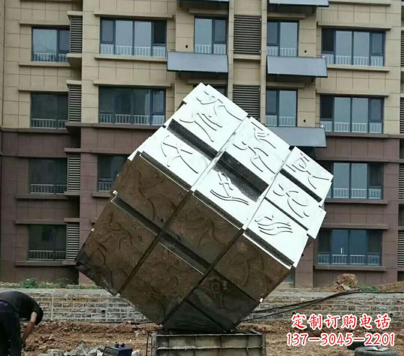 云南不锈钢魔方雕塑令人惊叹的精致艺术