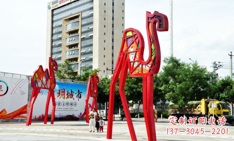 云南不锈钢大型骆驼雕塑