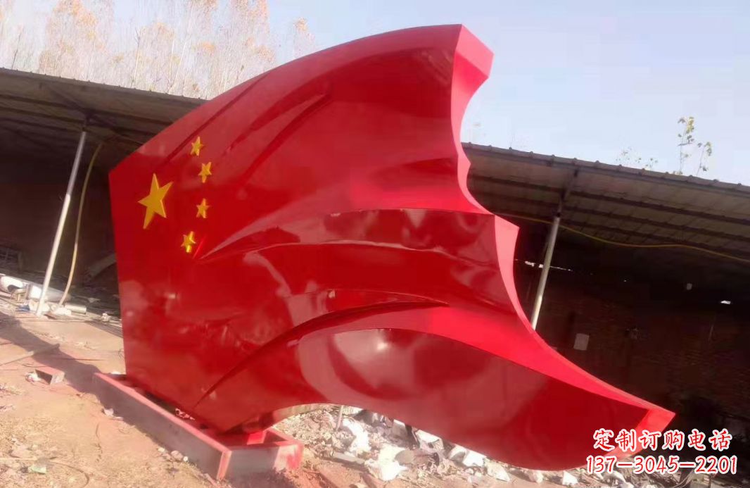 云南党旗雕塑传承红色基因的象征