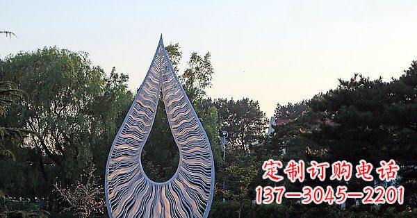 云南水滴雕塑给公园带来流动的美