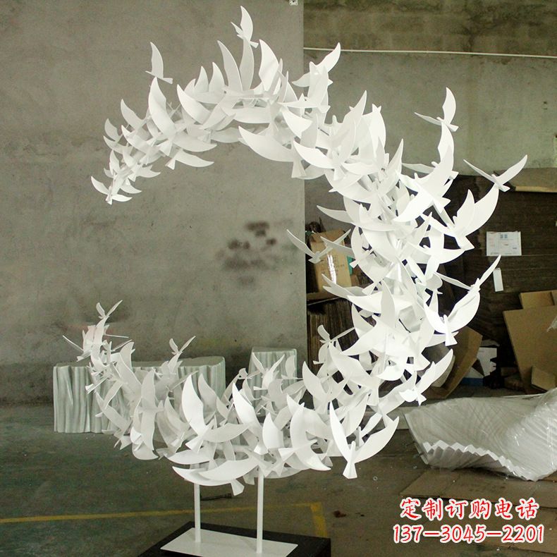 云南不锈钢鸽子翱翔的象征