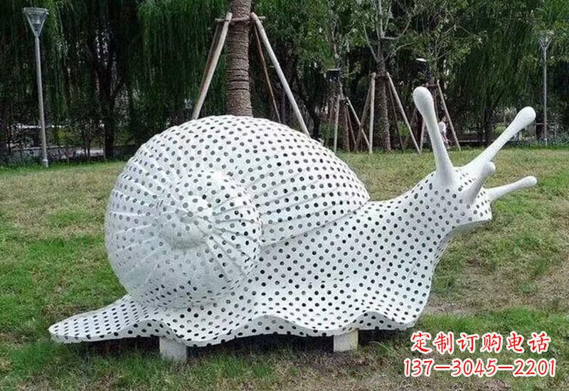 云南不锈钢公园里的蜗牛雕塑