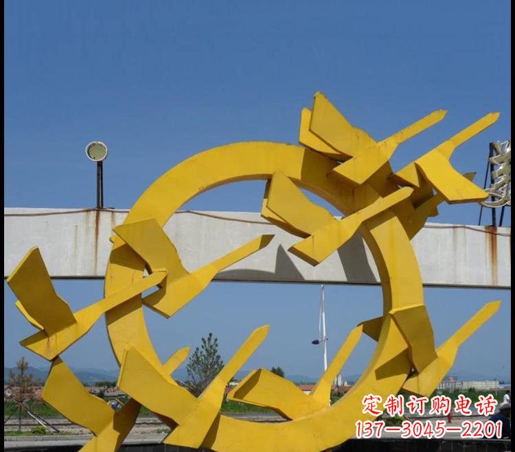云南不锈钢大雁雕塑点缀公园美景