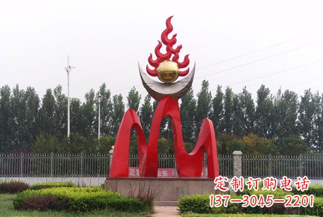 云南不锈钢公园中的火苗雕塑