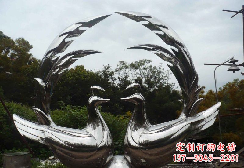 云南不锈钢孔雀雕塑精致美丽的艺术品