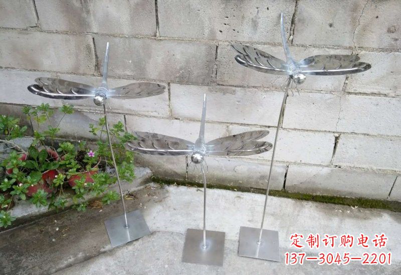 云南动物雕塑不锈钢蜻蜓的精美镜面