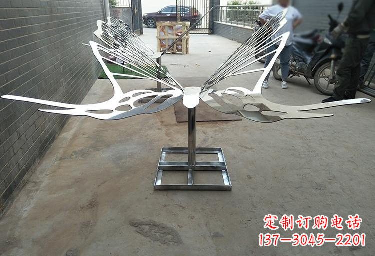云南非凡之美不锈钢公园的蝴蝶雕塑
