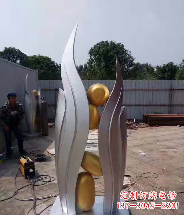 云南不锈钢广场翅膀雕塑象征着自由之翼