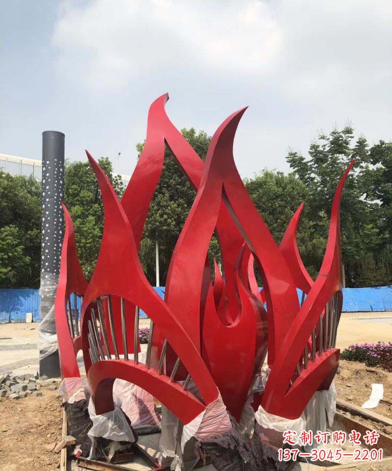 云南不锈钢树叶雕塑美丽而持久的艺术