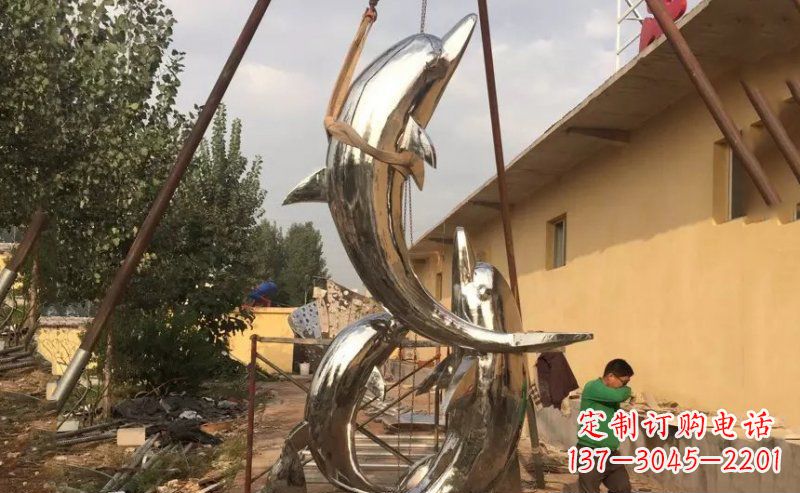 云南不锈钢海豚雕塑美丽而又神秘