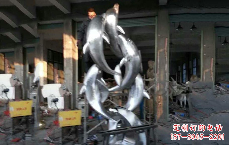 云南不锈钢海豚雕塑漂亮的海洋艺术品