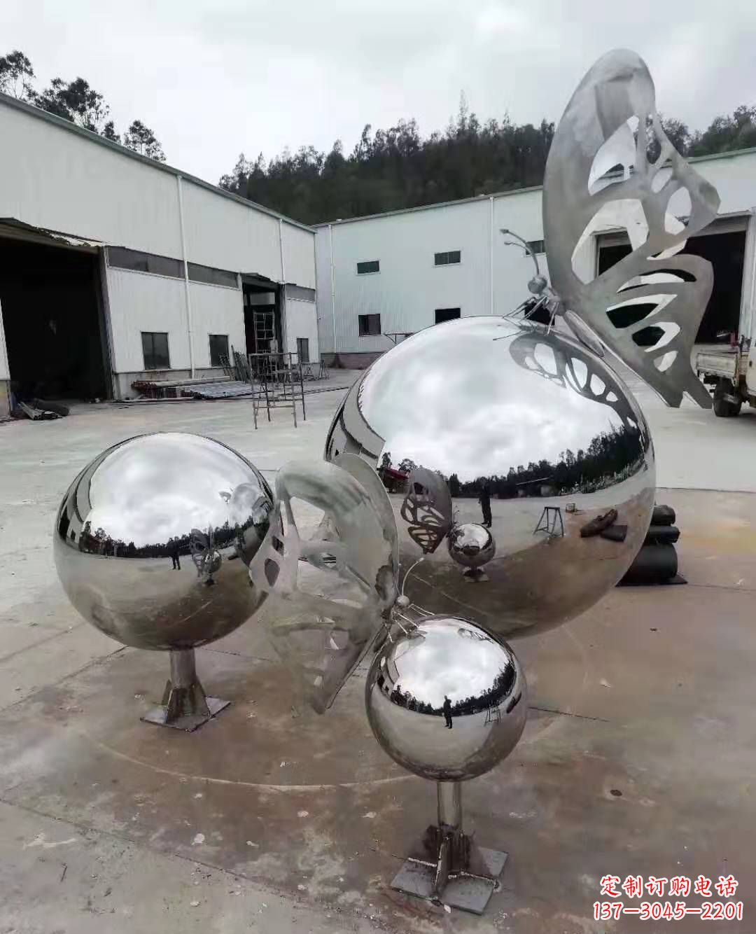 云南不锈钢蝴蝶雕塑美丽而迷人