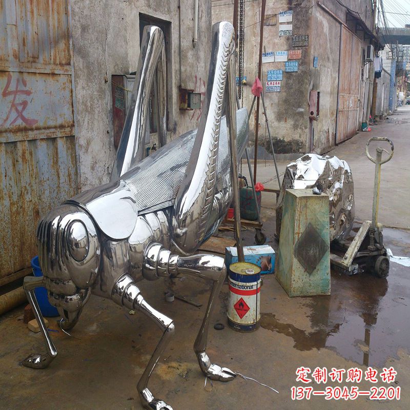 云南不锈钢蝗虫雕塑营造美好的自然环境