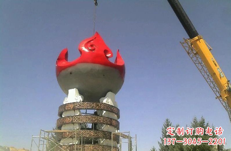 云南不锈钢火炬雕塑象征着永恒的精神