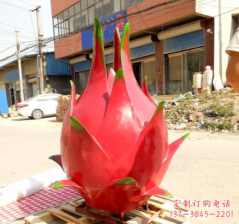 云南精美不锈钢火龙果雕塑
