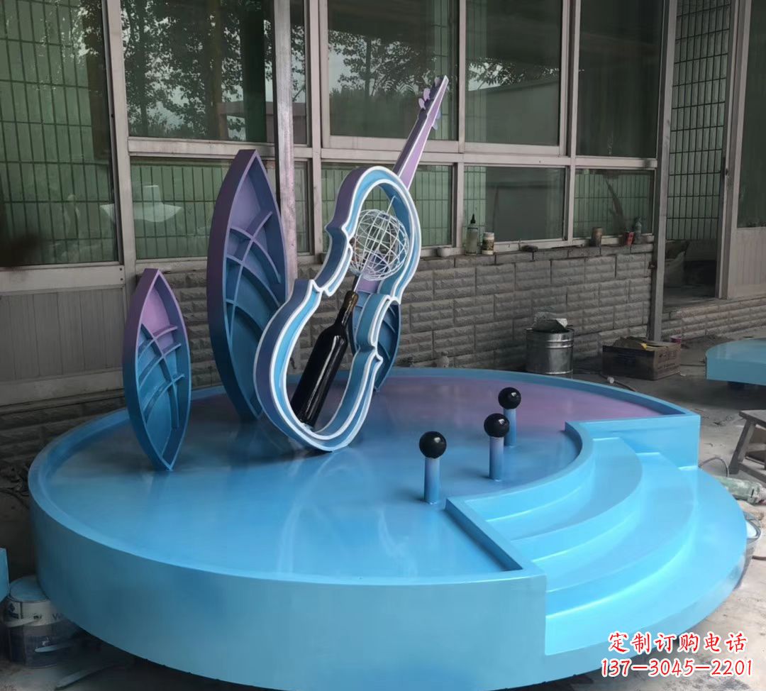 云南大提琴雕塑精致的艺术瑰宝