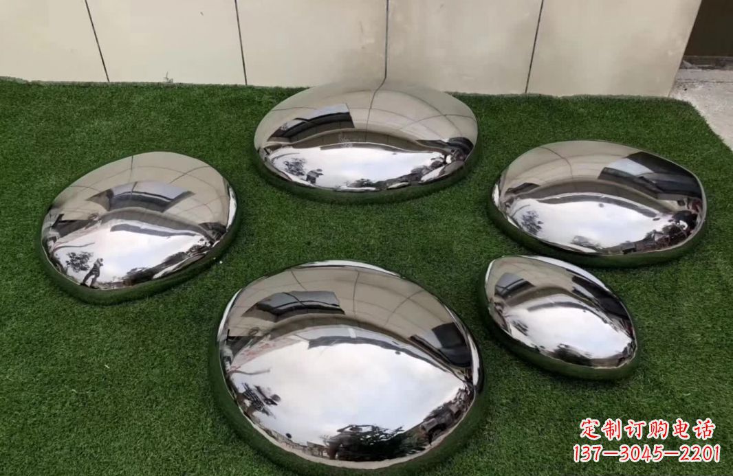 云南精致灵动的不锈钢鹅卵石雕塑