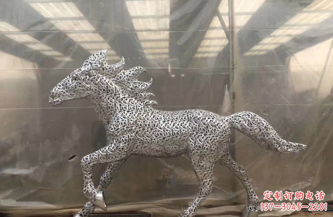 云南不锈钢马雕塑精致而又令人惊叹