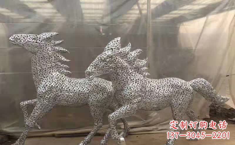 云南不锈钢马雕塑精美而又富有动感