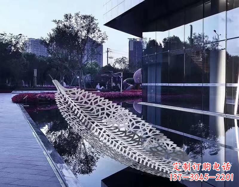云南不锈钢镂空树叶雕塑——精致美观的艺术精品