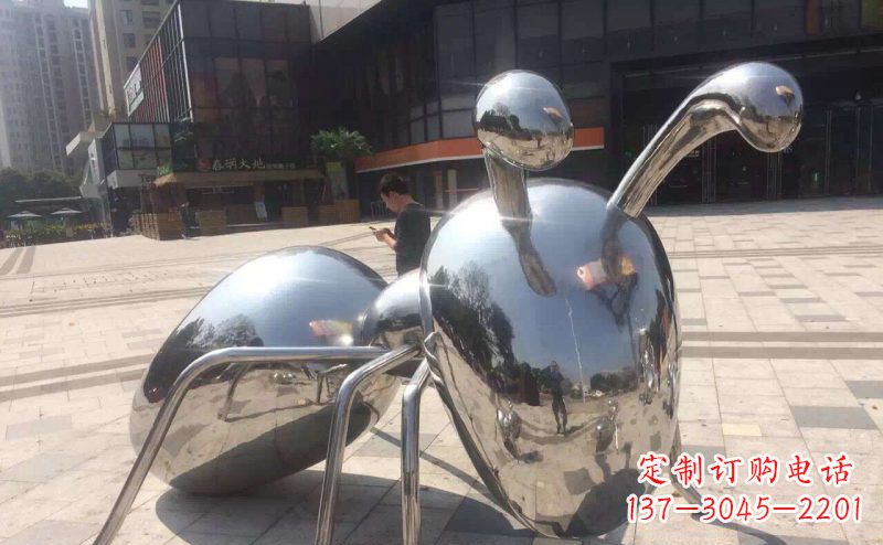 云南不锈钢蚂蚁雕塑精美而富有讽刺意味