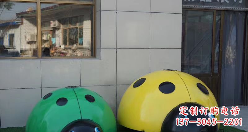 云南不锈钢瓢虫雕塑精致而富有艺术感