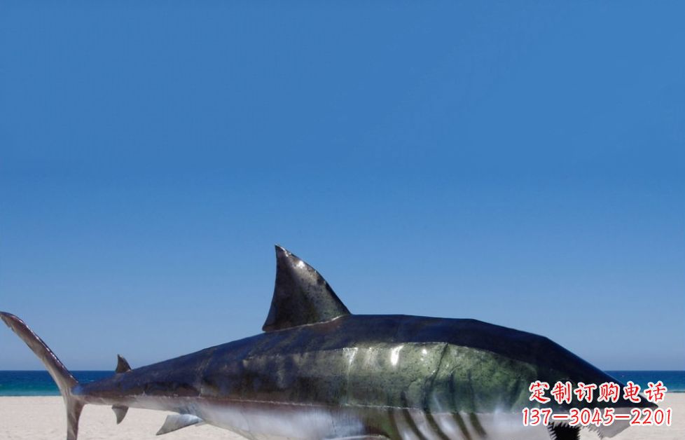 云南海洋生物之美——不锈钢鲨鱼雕塑