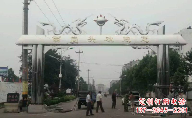 云南不锈钢双龙戏珠牌坊传承文化的雕塑之美