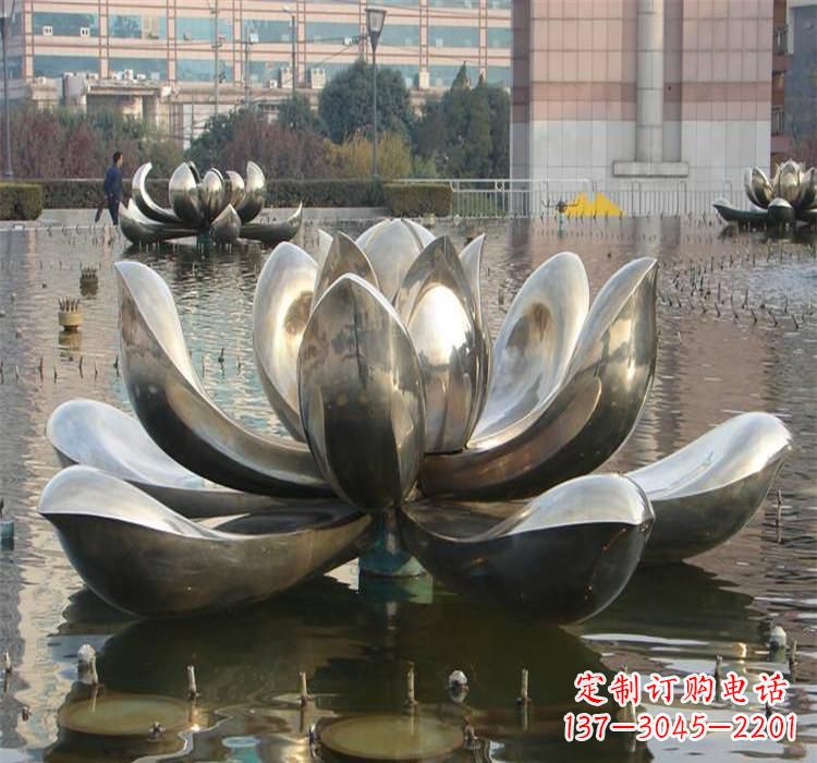 云南不锈钢水景荷花雕塑质朴之美