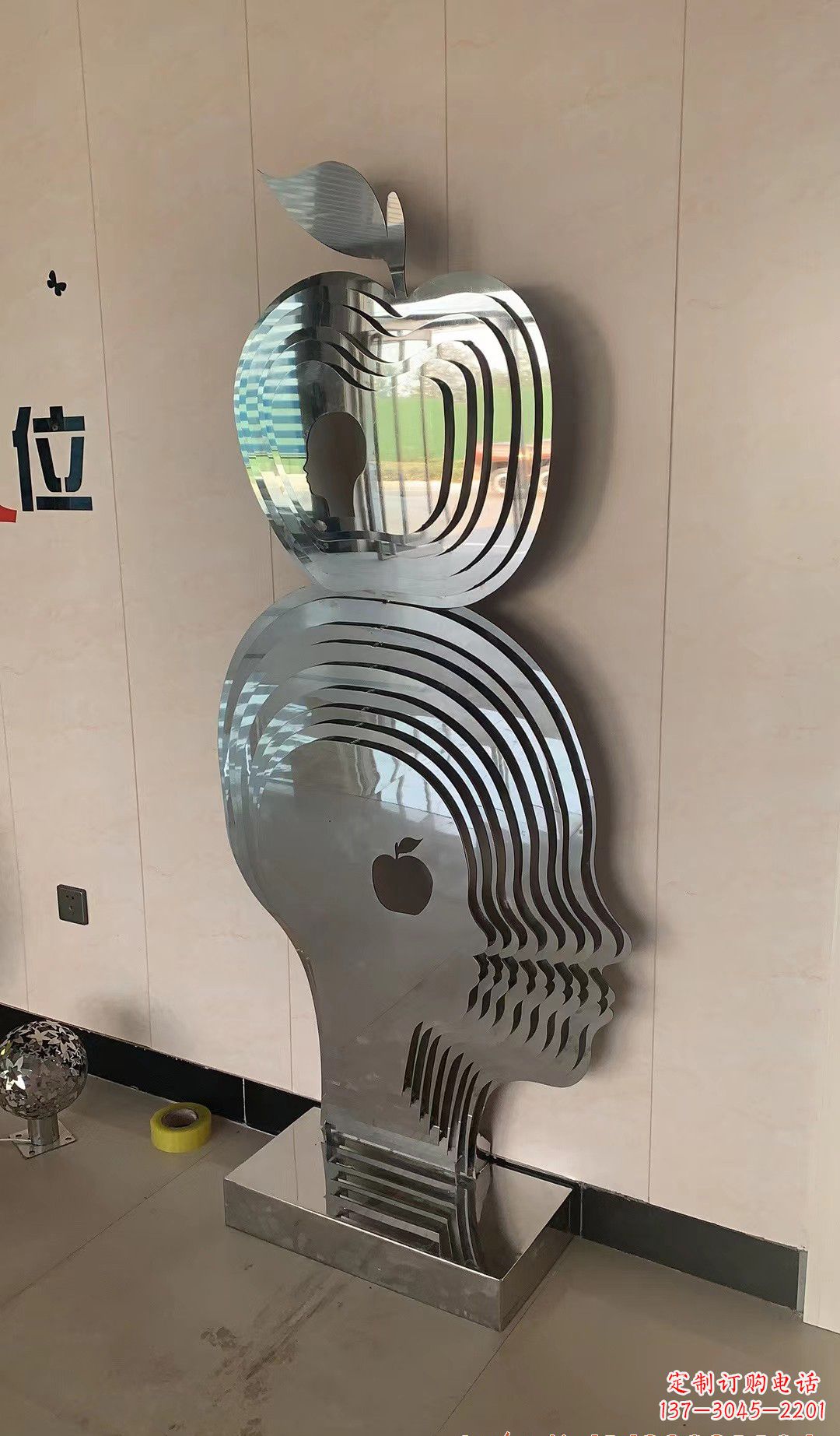 云南精美不锈钢苹果雕塑