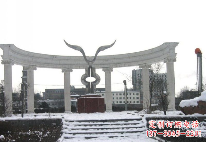 云南雄鹰展翅——一件精美的不锈钢雕塑