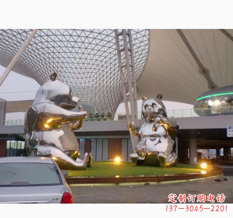 云南不锈钢熊猫雕塑象征中国特色文化