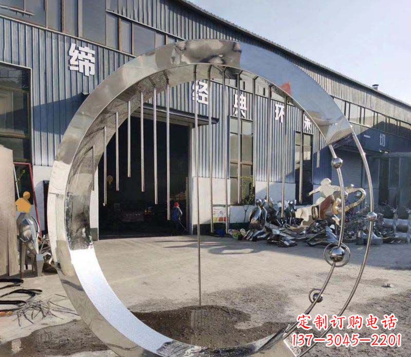 云南不锈钢旋转流水圆环雕塑