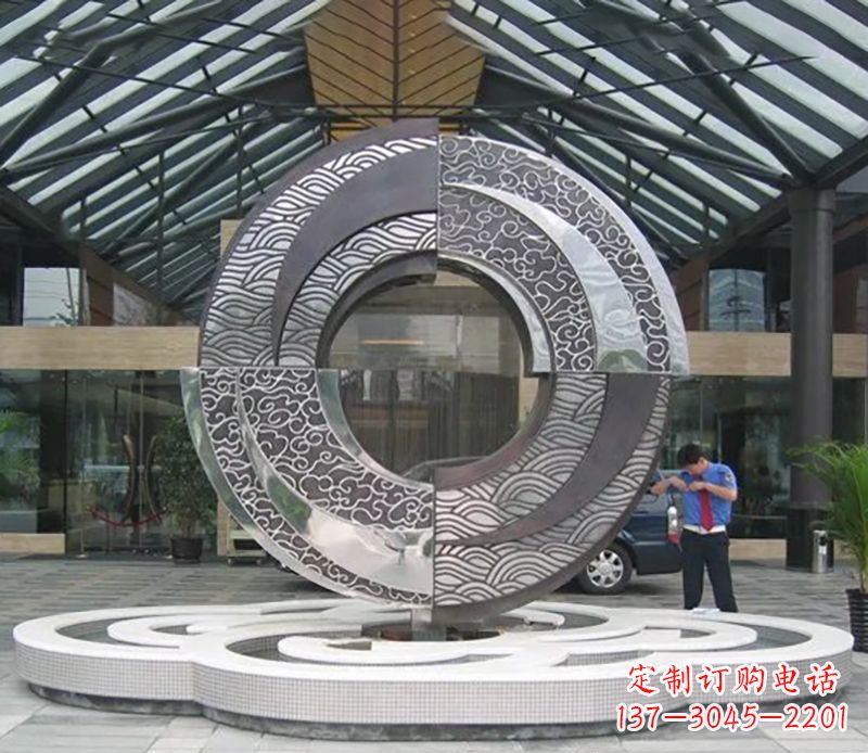 云南不锈钢圆环雕塑,点缀酒店空间