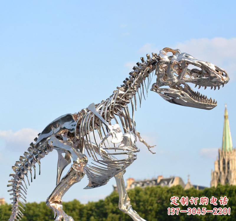 云南不锈钢恐龙雕塑精致纪念它们的存在