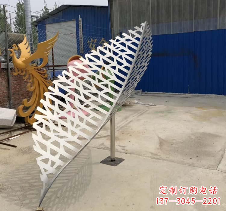 云南不锈钢园林树叶雕塑