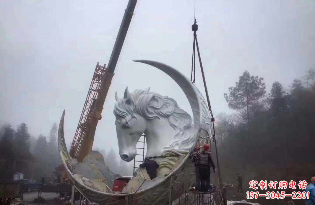 云南不锈钢月亮雕塑