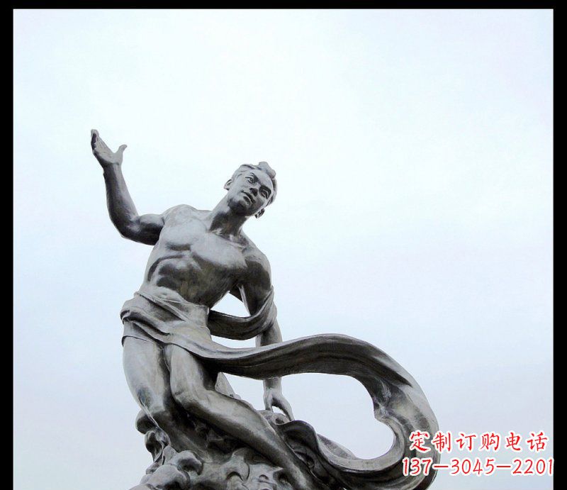 云南浪花上的勇敢者——不锈钢站立的男人雕塑