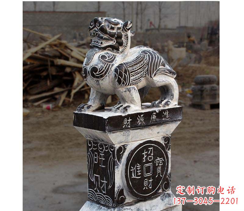 云南门墩雕塑财源广进的象征