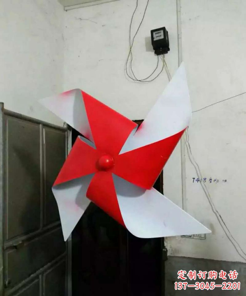 云南彩色不锈钢风车雕塑色彩缤纷的艺术瑰宝